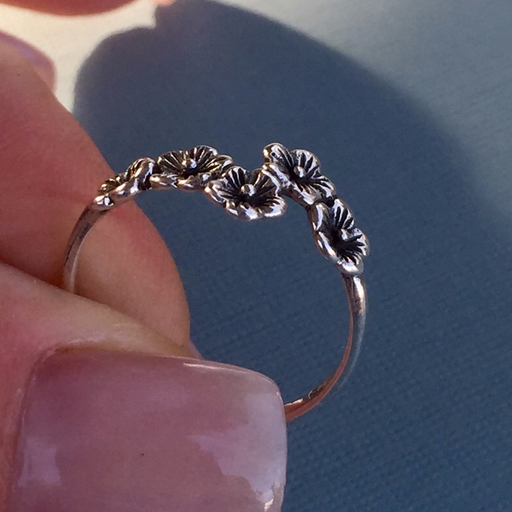 Sold! 925 Flower Band Thumb Finger Ring - Picture 2 of 7
